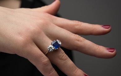 BAGUE RIVIERE SAPHIR DIAMANTS A 4,56 carats sapphire, diamond and gold ring.