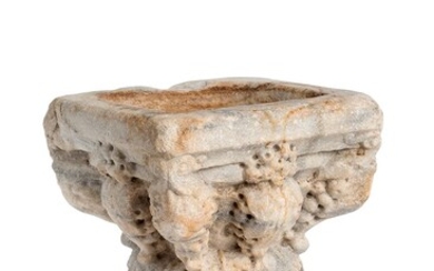 BENITIER (?) en marbre blanc de Saint-Béat... - Lot 64 - Aguttes
