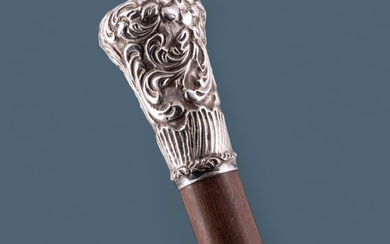 Bengala em madeira com castão em prata portuguesa, séc. XIX/XX, 833‰