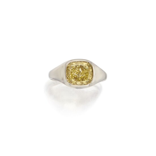 Bentley & Skinner | Platinum and Fancy Yellow Diamond Ring