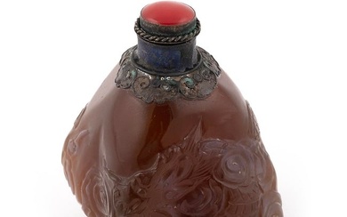 CHINESE CARVED AGATE SNUFF BOTTLE Late 19th/Early 20th Century Height 2". Red stopper.