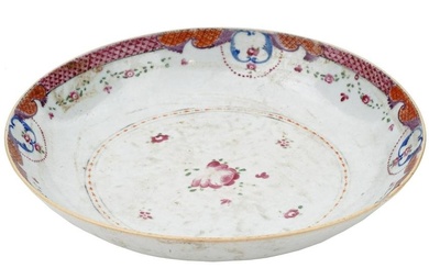 CHINESE QING EXPORT FAMILLE ROSE PORCELAIN PLATE