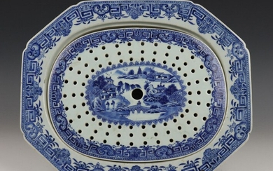 China, blauw-wit porseleinen kom en kantige dienschaal met lekschaal, Qianlong,...