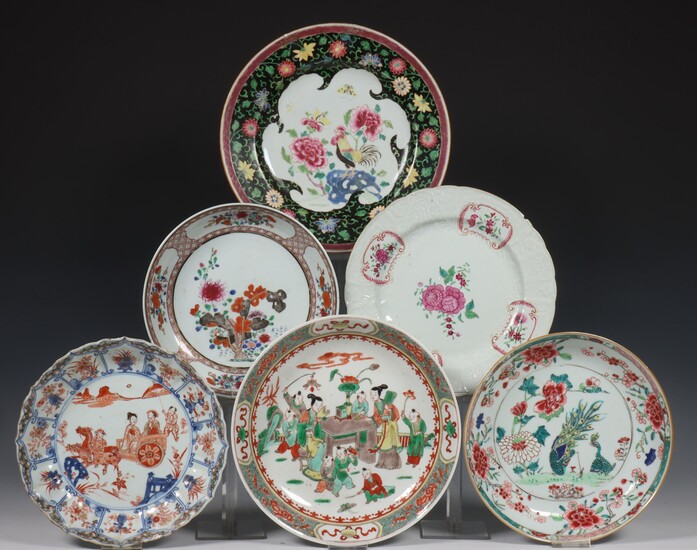 China, zeven Imari, famille verte en famille rose porseleinen borden, 18e eeuw en later