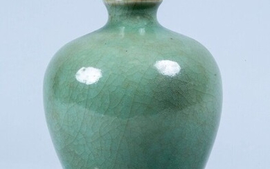 Chine, XVIIIe-début XIXe siècle, vase de forme meiping, à épaule haute et petit col, en...