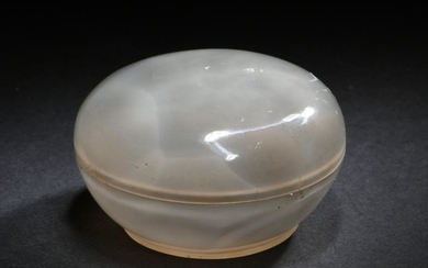 Chinese Carved Agate Round Box, 19th Century
