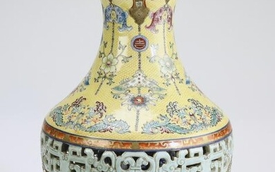 Chinese Jiqingyouyu vase, Qianlong mark