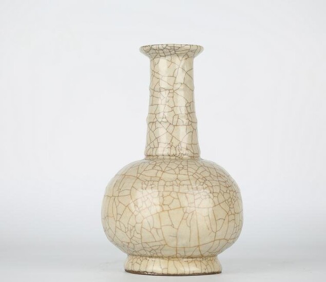 Chinese porcelain vase with natural cracks