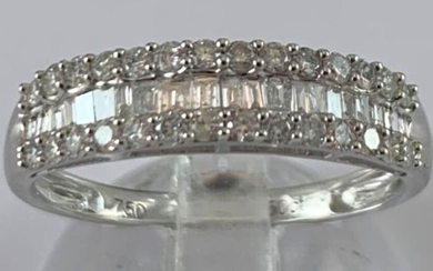 Demi-Alliance en or blanc 750°/..(18K) sertie de 28 diamants ronds taille 430 moderne 0.30 carat...