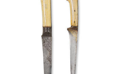Deux dagues en acier à manches en ivoire marin (kards),...