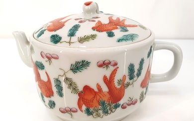 EARLY 20TH CENTURY CHINESE TEAPOT