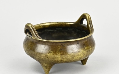 Encensoir chinois ancien en bronze avec marque de fond. Marque Xuande. Signes d'utilisation. Dimensions de...