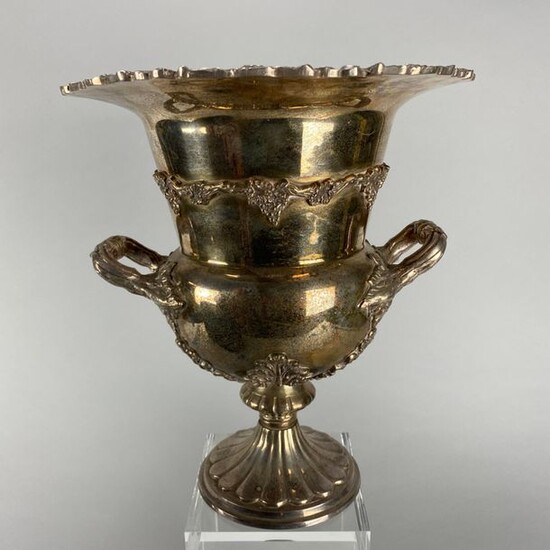 English silver plated wine cooler with highly detailed raised foliate decoration, stamped with maker's mark. Circa 1940. Height 35 cm.