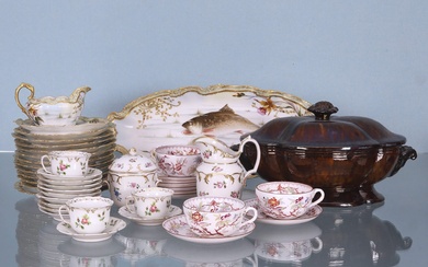 Ensemble en porcelaine & céramique > Limoges, fin XIXe siècle : 1 plat à poisson,...