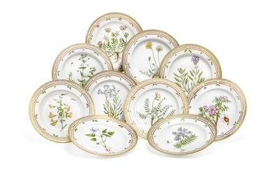 SOLD. “Flora Danica” 10 porcelain dinner plates decorated in colours and gold with flowers. 3549. Royal Copenhagen. Diam. 25.5 cm. (10) – Bruun Rasmussen Auctioneers of Fine Art