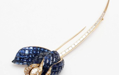 Gold brooch with natural sapphires and diamonds "Blue flower" Gold, 18K, natural sapphires - square, step cut, blue (vB 7/3)/LI - MI (VVS-VS), 14 ct; 48 natural brilliants - round and marquise brilliant cut, rectangular step cut, GI/VVS-VS, 1.4 ct...