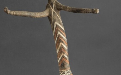 Grande figure d’esprit Imunu en bois sculpté avec pigments naturels. Golfe Papou, Papouasie-Nouvelle-Guinée, XXe siècle....