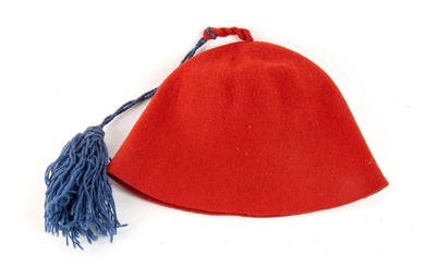 ITALY, Kingdom Great War Bersagliere's fez in felt with wool bow, acceptance marks inside