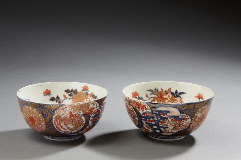 JAPON Deux bols en porcelaine à décor imari.... - Lot 64 - Delon - Hoebanx