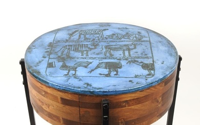 Jacques BLIN (1920-1995). Table basse circulaire à encadrement lamelles de bois, à plateau en céramique...