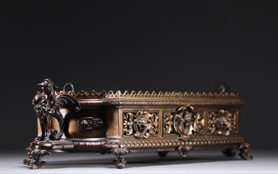 Jardinière de table en bronze d'époque Napoléon III à décor Renaissance, anses en forme de...