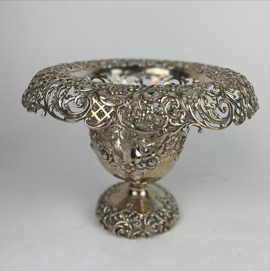 LARGE AMERICAN STERLING SILVER PIERCED CENTERPIECE