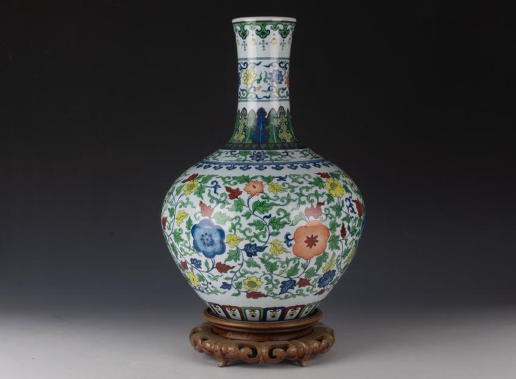 Large Chinese Doucai Porcelain Presentation Vase