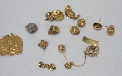 Lot de débris en or jaune, dont or dentaire (poids brut : 12,67 g), des...