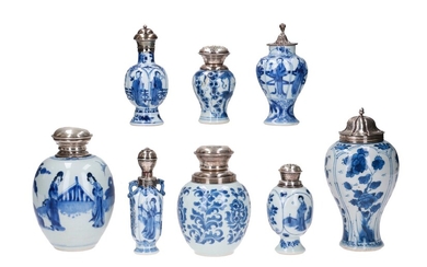 (-), Lot of eight blue and white porcelain...