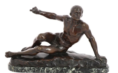 Luca MADRASSI Paris (1848-1919) - "Wounded warrior", bronze subject with brown patina, on a marble base. H 22.5 x W 34 cm