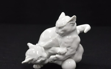 MEISSEN PORCELAIN MODEL CATS PLAYING