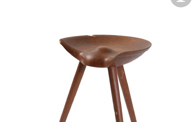 MOGENS LASSEN (1901-1987) DESIGNER & K. THOMSEN ÉDITEUR Modèle dit Milking stool conçu en [1942]...
