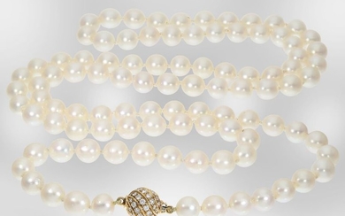 Necklace/necklace: long Akoya cultured pearl necklace with a...