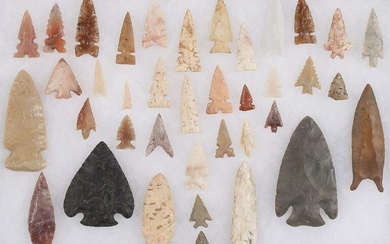OVER 30 NOTCHED STONE POINTS