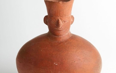 Ovoid terracotta vase with anthropomorphic neck. Colombia Quimbaya...