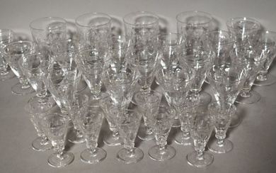 PARTIE DE SERVICE de verres en cristal gravé,... - Lot 264 - Ferri & Associés