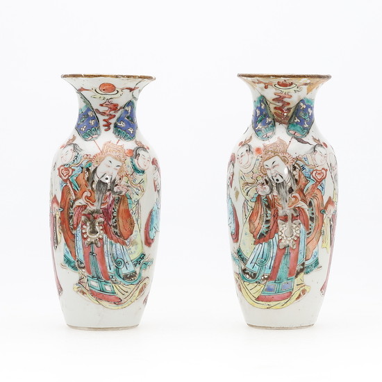 Pair of Chinese vases in Republic earthenware, first half of the 20th Century.