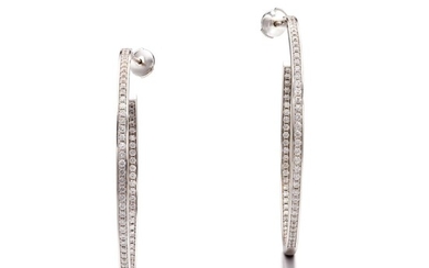 Pair of Diamond Earrings | 卡地亞 | 鑽石耳環一對, Cartier