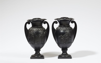Paire de vases pot-pourri rares Fonte de fer, cuite au four noir. Vase à deux...