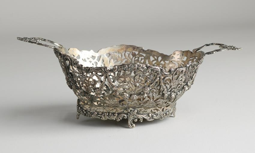 Silver bonbon basket, 835/000, oval model in