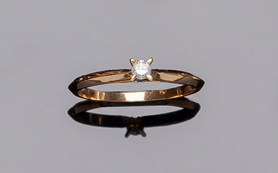 Solitaire ring in yellow gold with a diamond, brilliant...