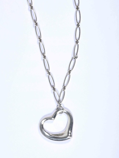 TIFFANY & Co, collier pendentif cœur en argent