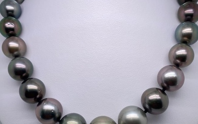Tahitian Ombre Pearl Necklace 14 Karat White Gold