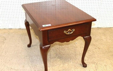 Thomasville solid mahogany queen anne lamp table
