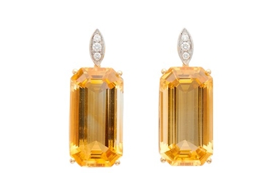 Une paire de boucles d'oreilles en or 18ct, citrine et diamant taille brillant, poids total...