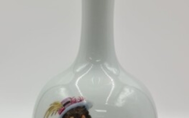 Vase en porcelaine de Chine portant une marque... - Lot 64 - MJV Soudant
