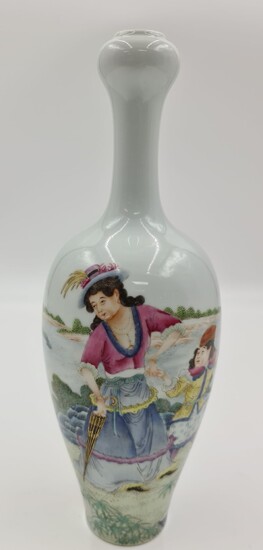 Vase en porcelaine de Chine portant une marque... - Lot 64 - MJV Soudant