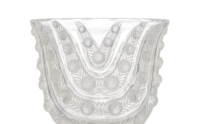 Vase en verre moulé-pressé signé Lalique, modèle Vichy, h. 17 cmIn: MARCILHAC, n°10-909, p. 466