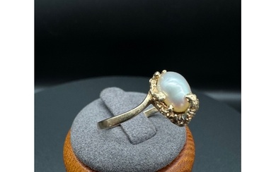 Vintage 585 Yellow Gold Mother of Pearl Claw Ring Size - Q -...