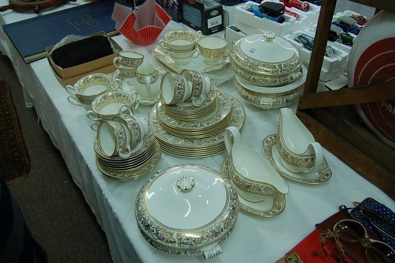 Wedgwood Florentine pattern part dinner service for six persons...